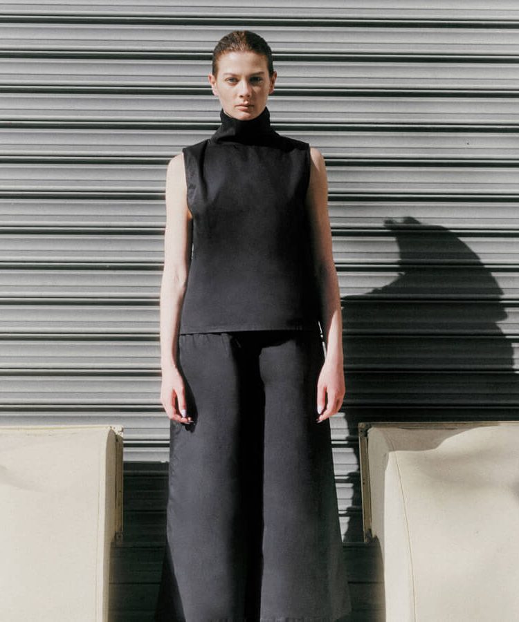 black organic blouse by visqueux sustainable fashion